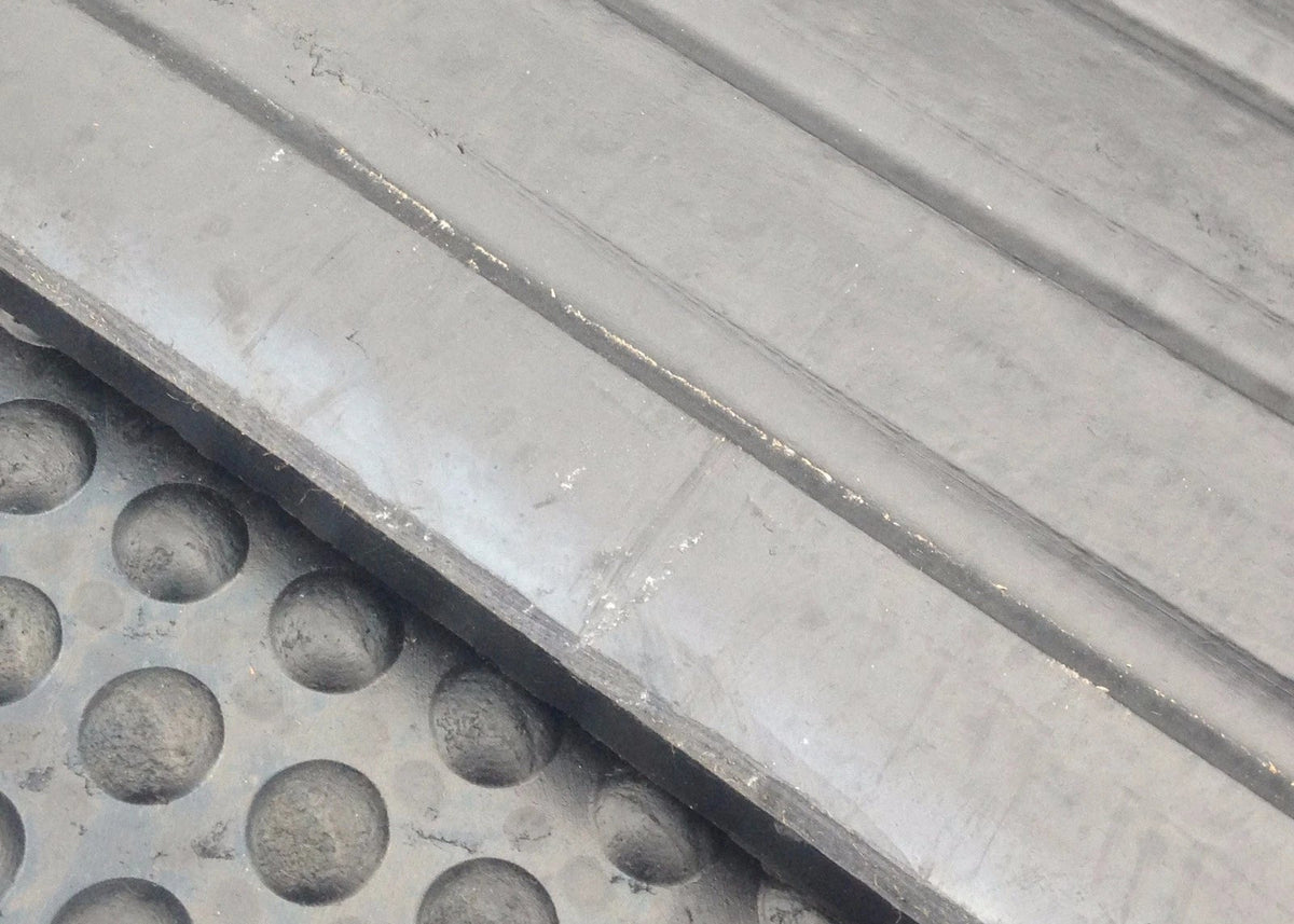 12 Mat Offer | Bubbletop Rubber Stable Matting 6ft x 4ft 12mm Horse Mats |